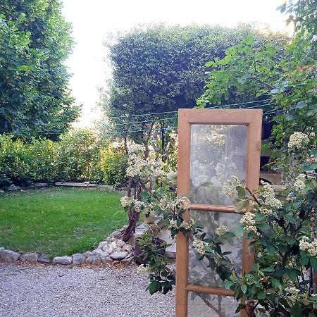 Chambre D'Hotes Face Au Lavoir Methamis Exterior photo