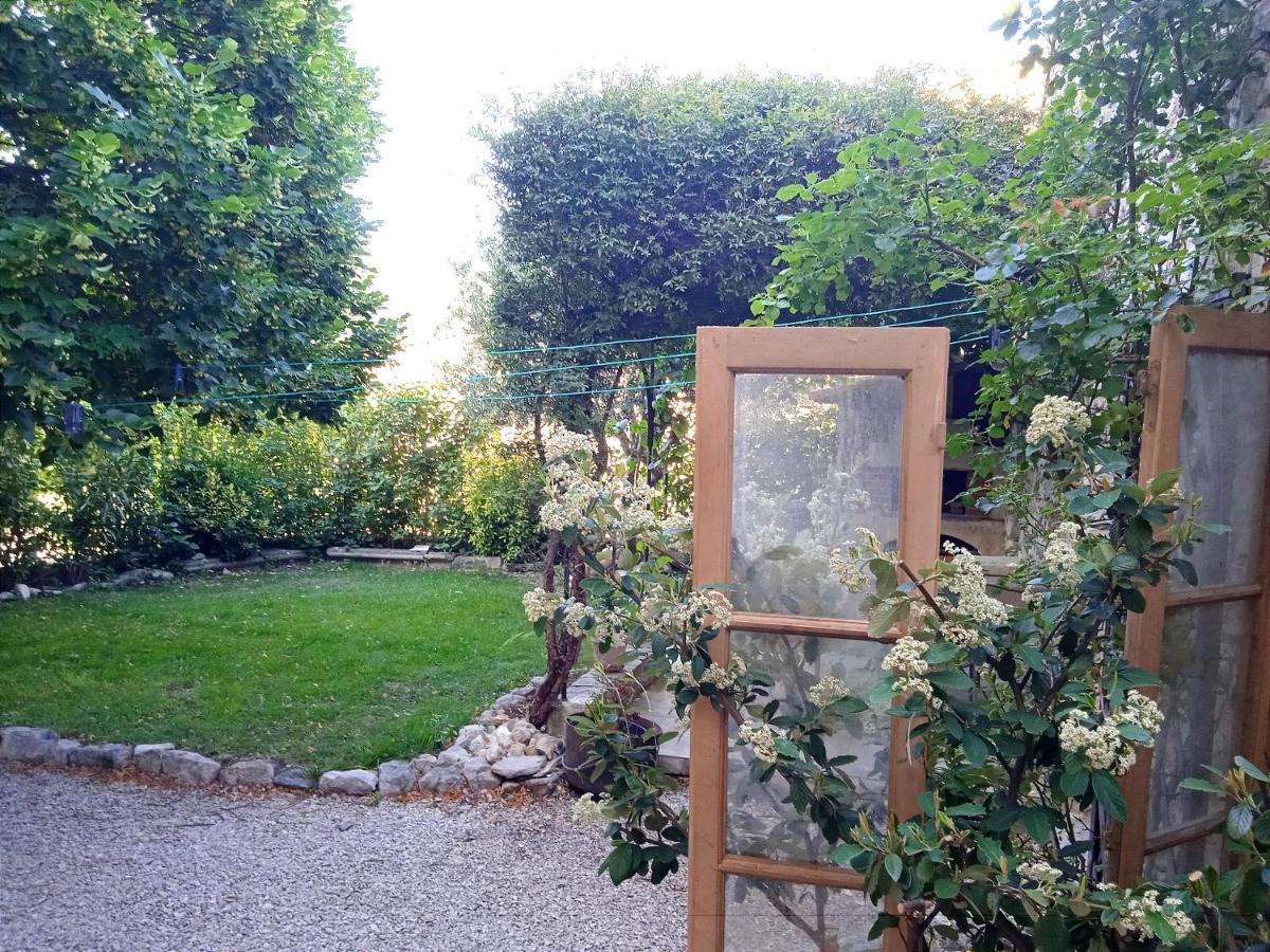 Chambre D'Hotes Face Au Lavoir Methamis Exterior photo